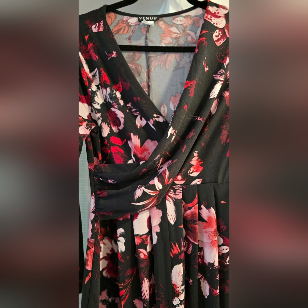 VENUS Floral Dress Size Medium - Picture 2 of 6